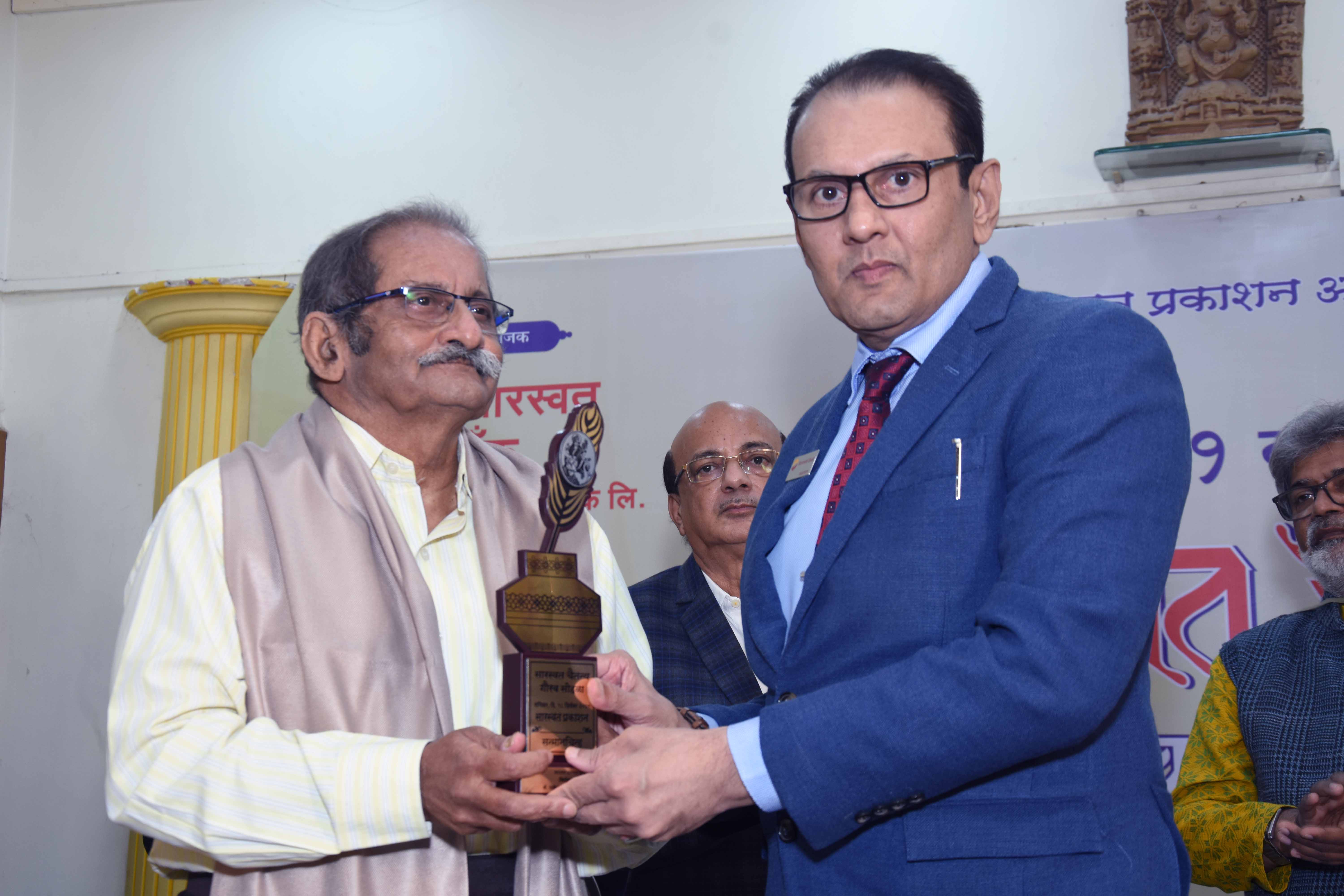 सारस्वत प्रकाशन विशेष सत्कार सामाजिक कार्य - श्री. राजेंद्र पाडगांवकर